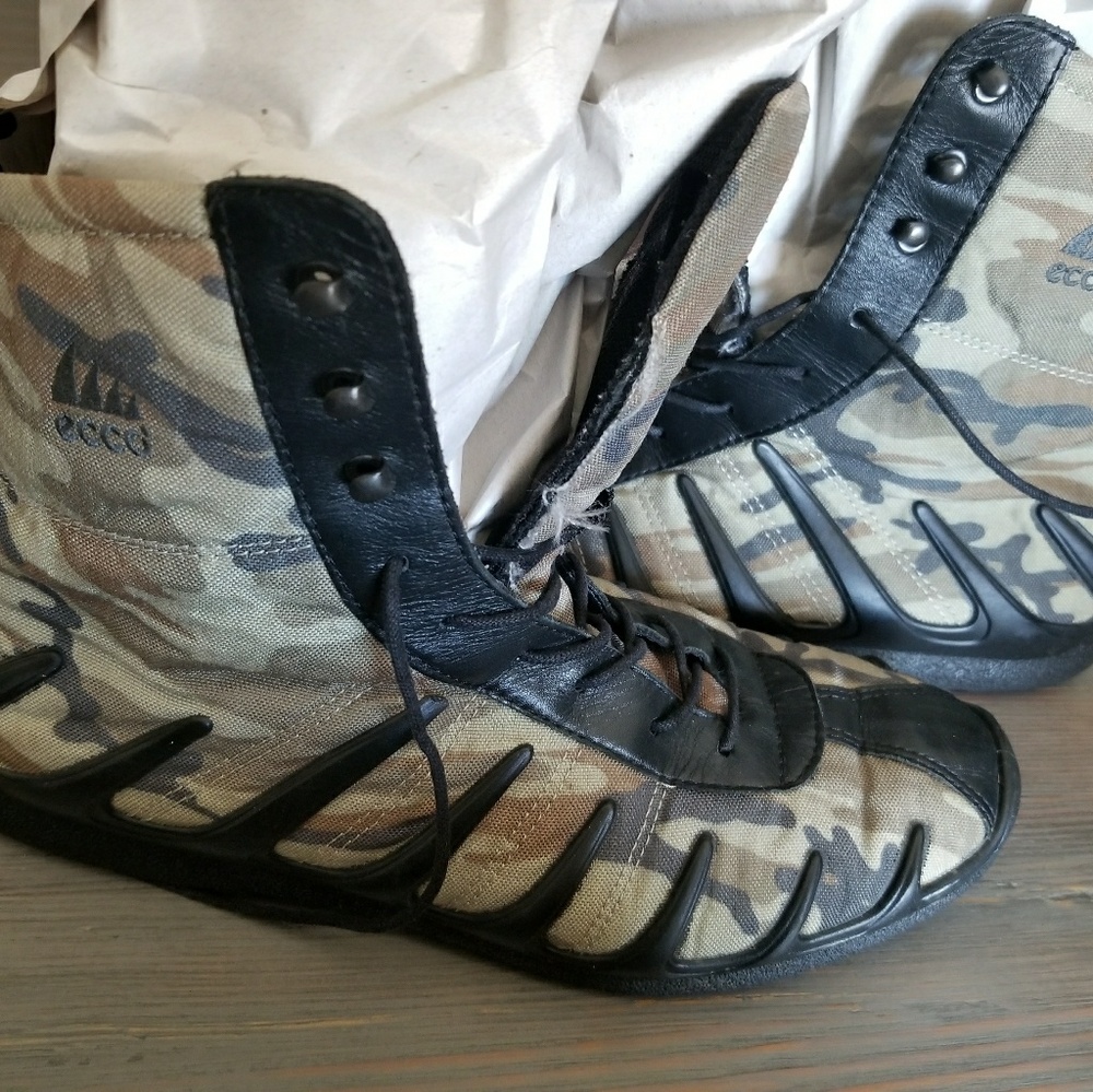ECCO Camouflaged Funky boxing style shoe boot